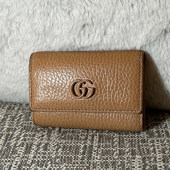 Gucci Accessories - 371. Gucci GG Marmont Leather Key Case